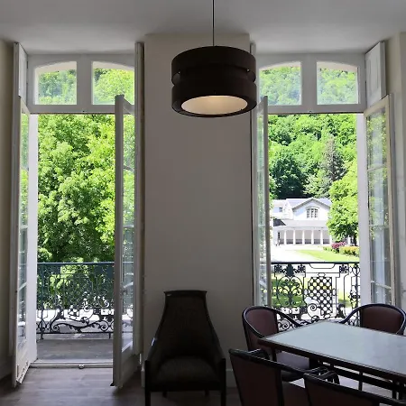 Royal Luchon 公寓式酒店 3*